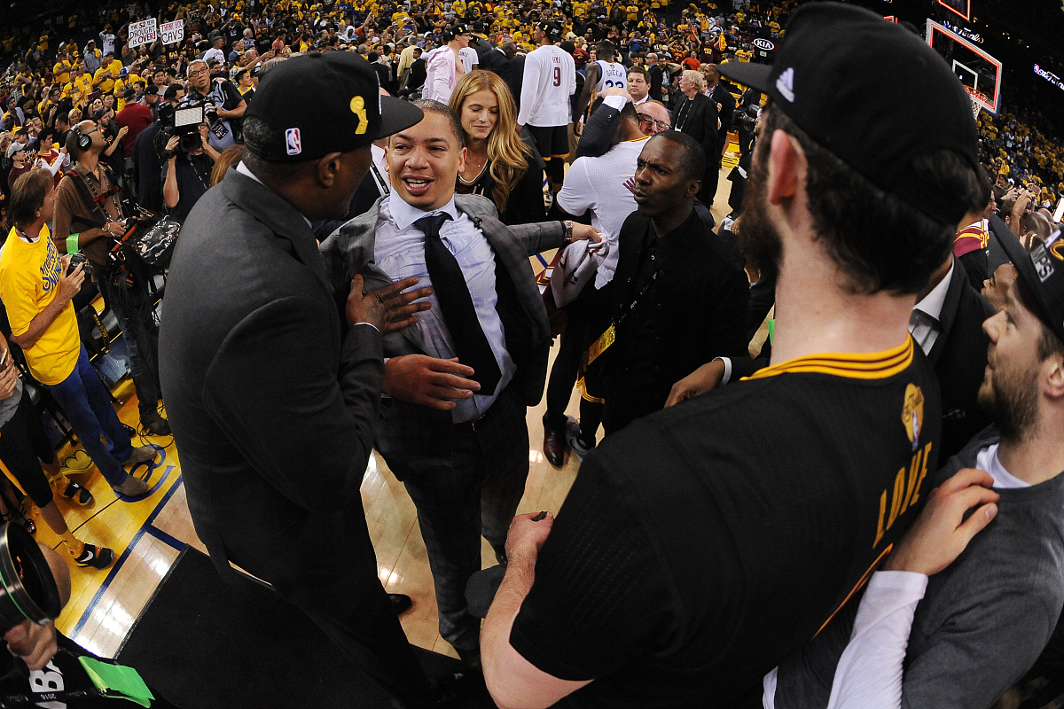 开云-蒂姆重要时刻大比分获胜，塞尔维亚队带队取胜！引发球迷热议(塞尔维亚队足球)